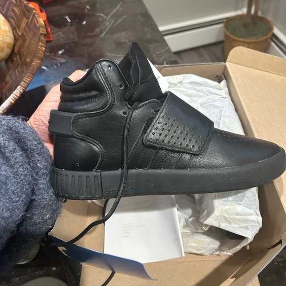 Boys adidas Tubular Black Hightops - new in box! - Picture 7 of 8